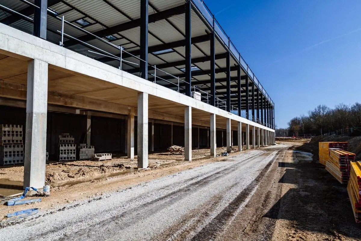 Industrial in Courtry for lease Building Photo- Image 1 of 13