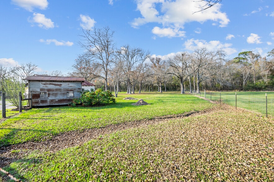 4319 N FM 565 Rd, Mont Belvieu, TX for lease - Building Photo - Image 3 of 18