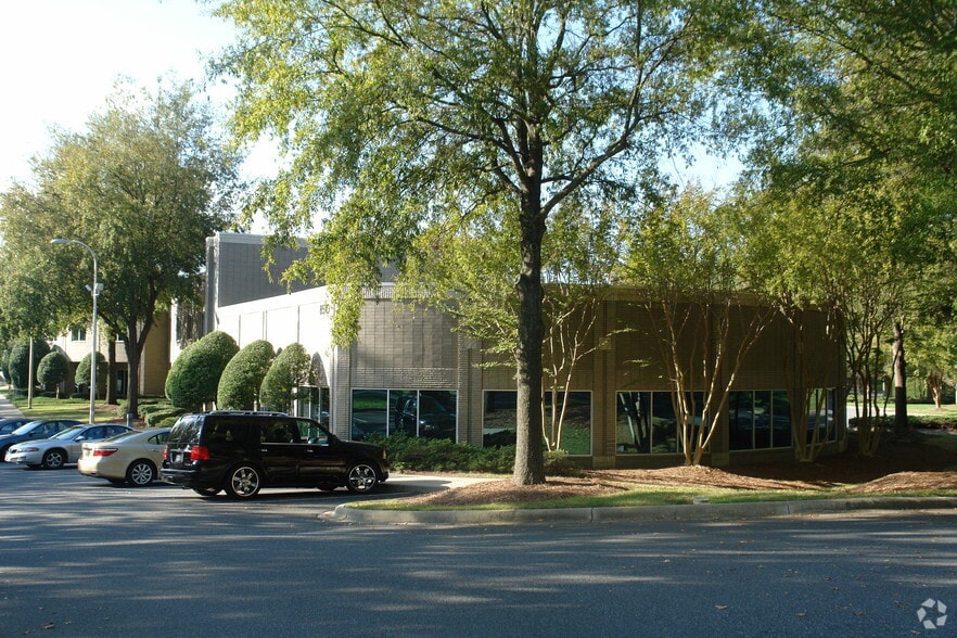 8510 McAlpine Park Dr, Charlotte, NC for lease - Building Photo - Image 3 of 44