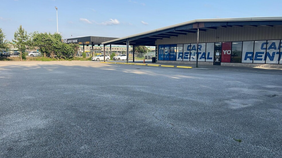 3200 Greens Rd, Houston, TX for lease - Building Photo - Image 3 of 8