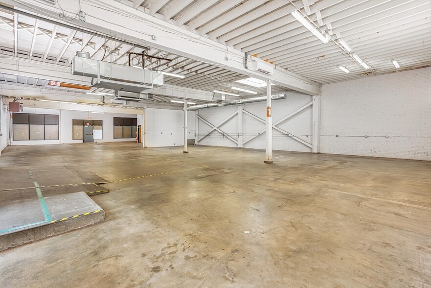 414 NW 6th Ave, Portland, OR for lease - Building Photo - Image 3 of 12