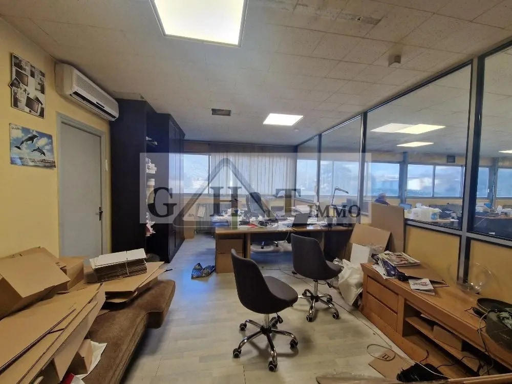 Industrial in Bobigny for lease Interior Photo- Image 1 of 7