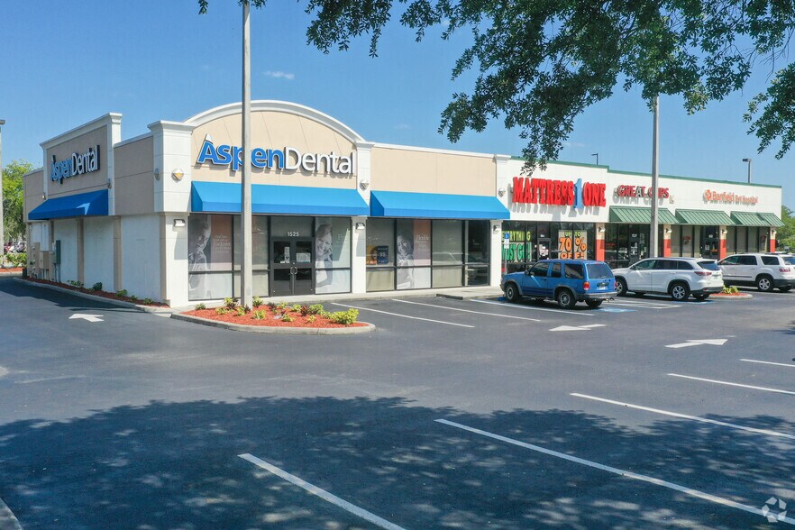 1525-1533 Commercial Way, Spring Hill, FL for sale - Primary Photo - Image 1 of 1