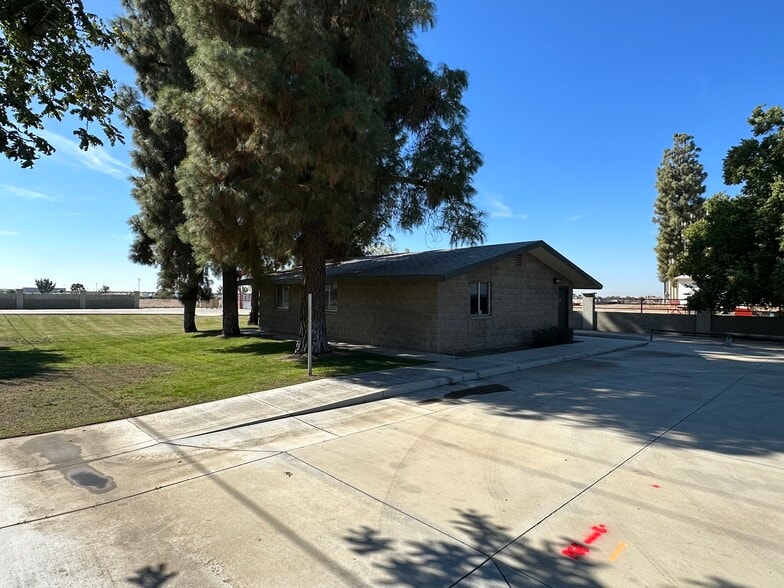 115 S Beech Ave, Shafter, CA 93263 Office for Lease