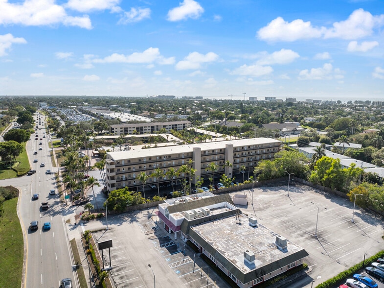 2335 Tamiami Trl N, Naples, FL for lease - Building Photo - Image 2 of 6