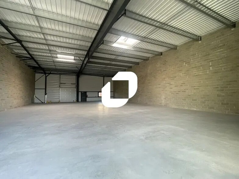 Flex in La Teste-de-Buch for lease - Interior Photo - Image 2 of 5