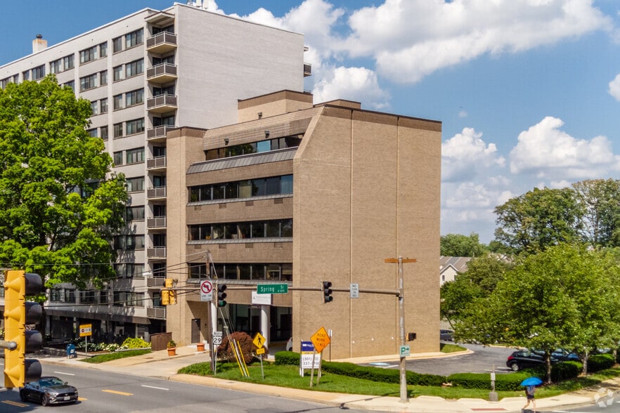 8807 Colesville Rd, Silver Spring, MD for lease - Building Photo - Image 3 of 6