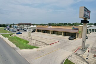 More details for 1222 W Oaklawn Rd, Pleasanton, TX - Medical for Lease