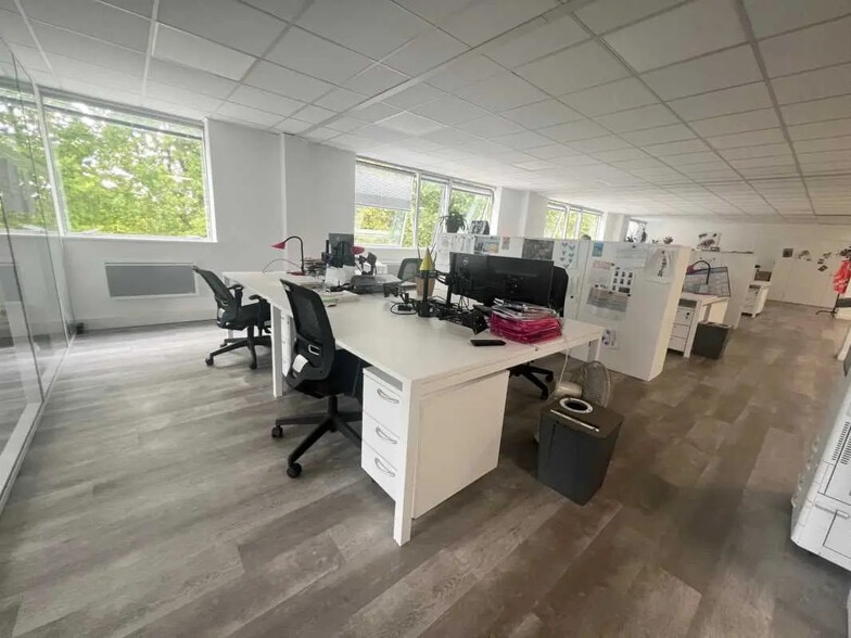 Office in Créteil for lease - Interior Photo - Image 3 of 5