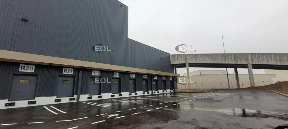 Industrial in Corbas for lease - Building Photo - Image 2 of 9