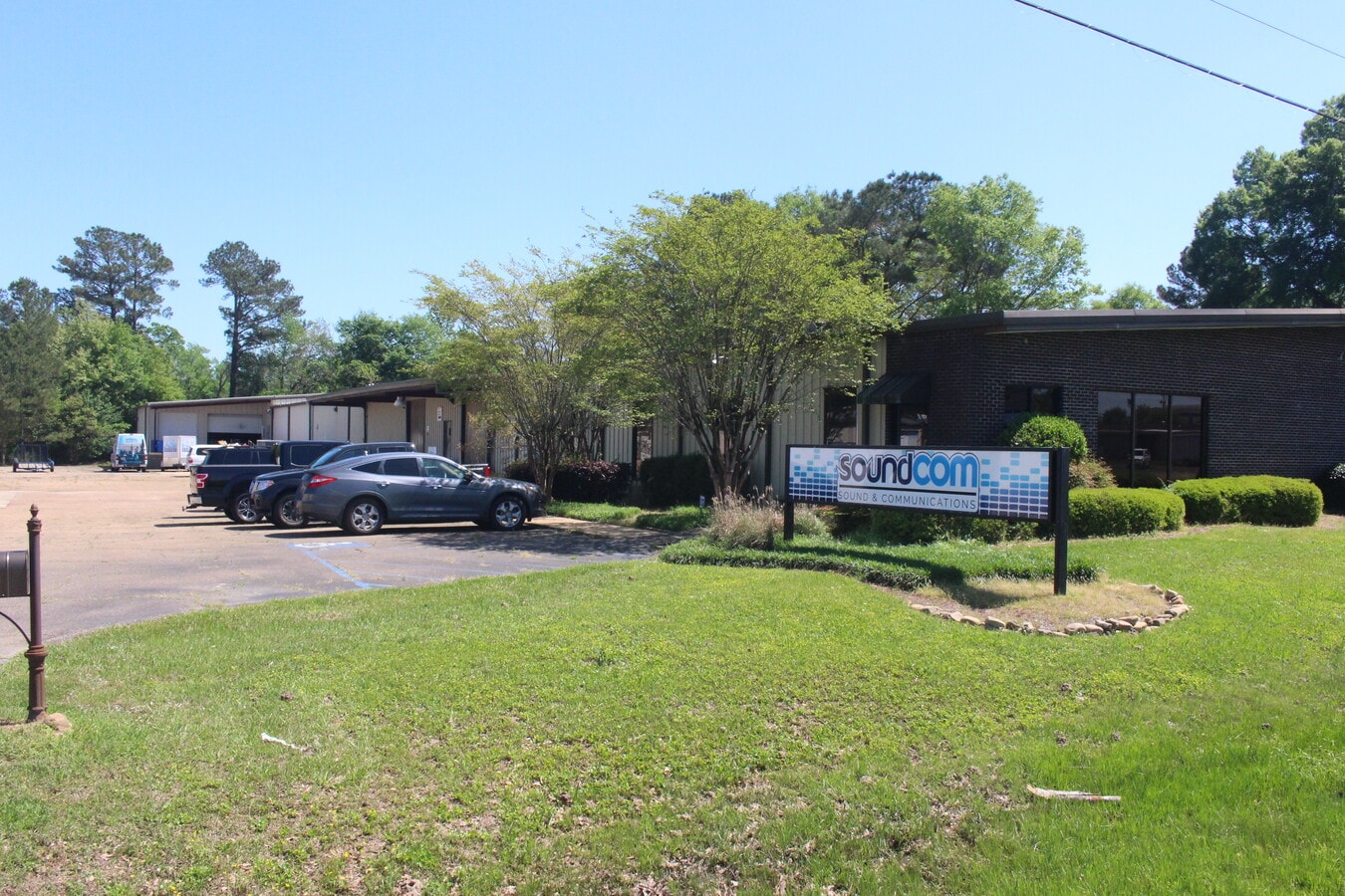 1014 N Flowood Dr, Flowood, MS 39232