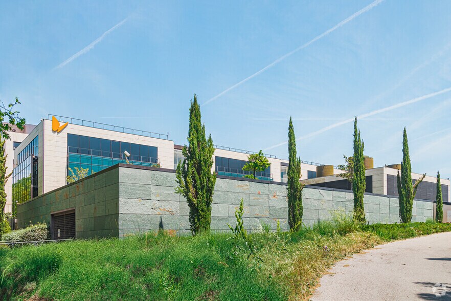 Avenida San Luis, 77, Madrid, Madrid for lease - Building Photo - Image 2 of 4