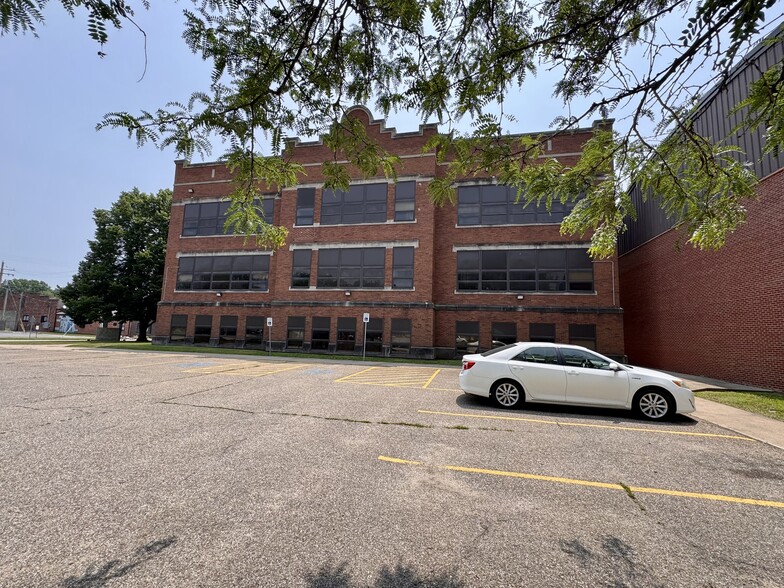 208 S Johnson St, Macomb, IL for sale - Building Photo - Image 2 of 43