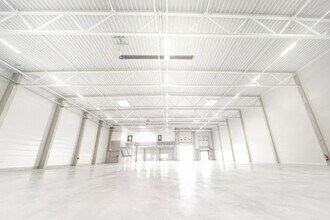  for lease Interior Photo- Image 2 of 6