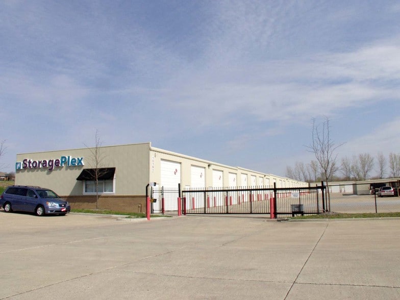 10161 Hickman Rd, Des Moines, IA 50322