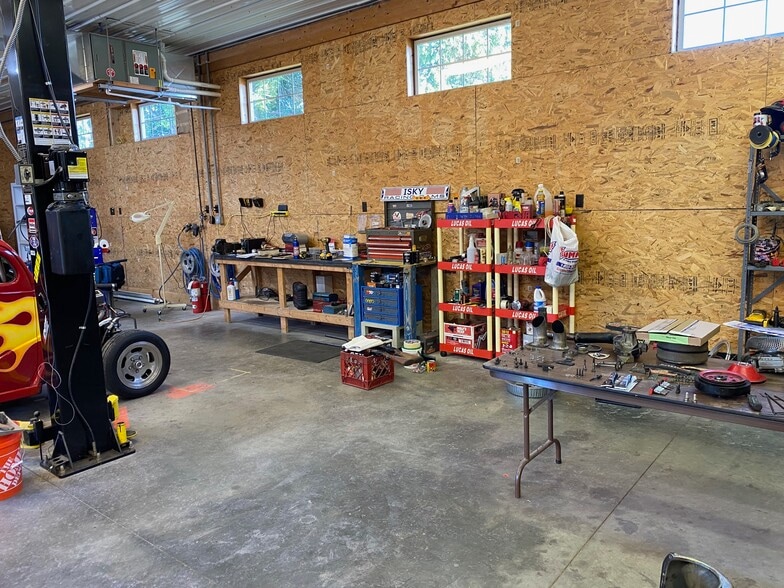 825 Brookfield Ave, Masury, OH for sale - Interior Photo - Image 3 of 9