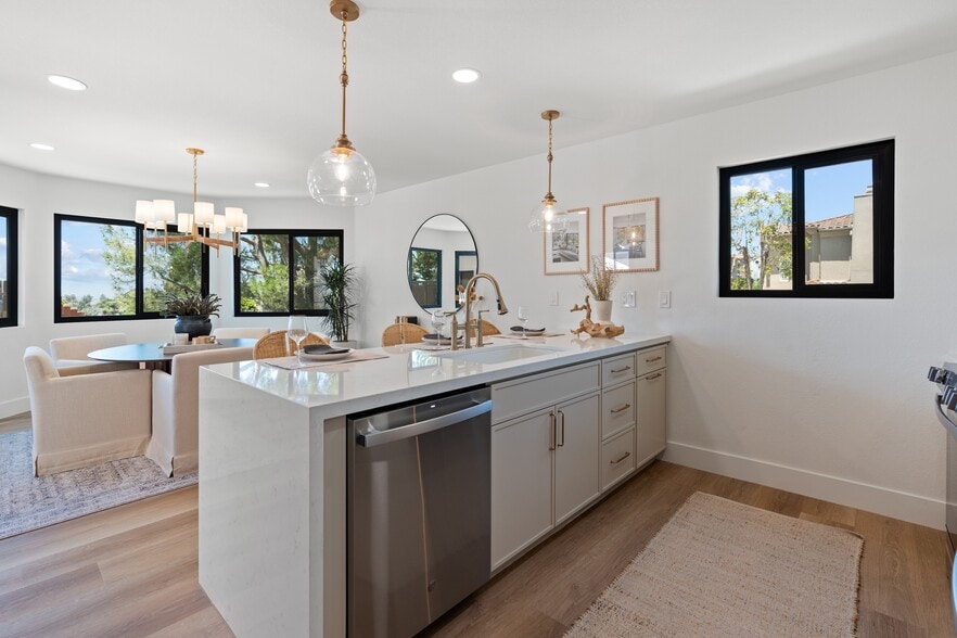 6801 El Fuerte St, Carlsbad, CA for sale - Building Photo - Image 3 of 23