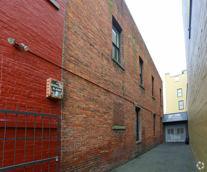 584 Johnson St, Victoria, BC for lease - Building Photo - Image 3 of 4