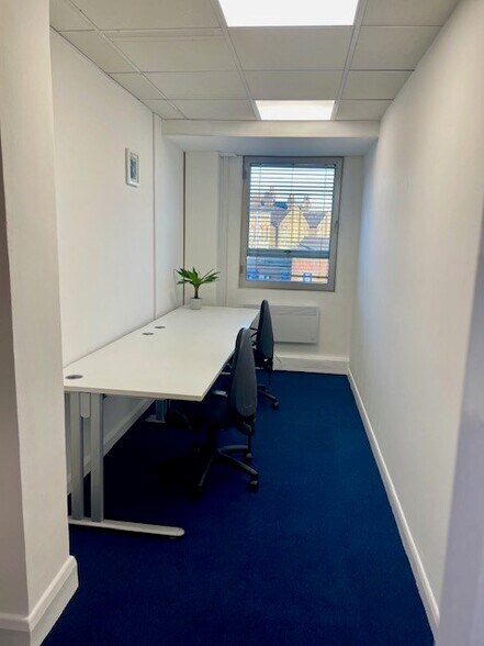 179 Lower Richmond Rd, Richmond for lease - Interior Photo - Image 3 of 6