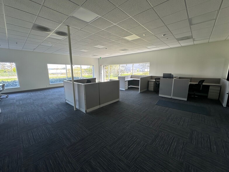 495 NE Holladay St, Cornelius, OR for lease - Interior Photo - Image 2 of 8