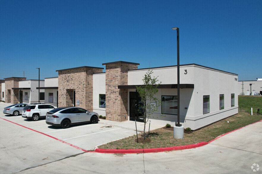 11940 Broadway St, Pearland, TX for lease - Primary Photo - Image 1 of 8