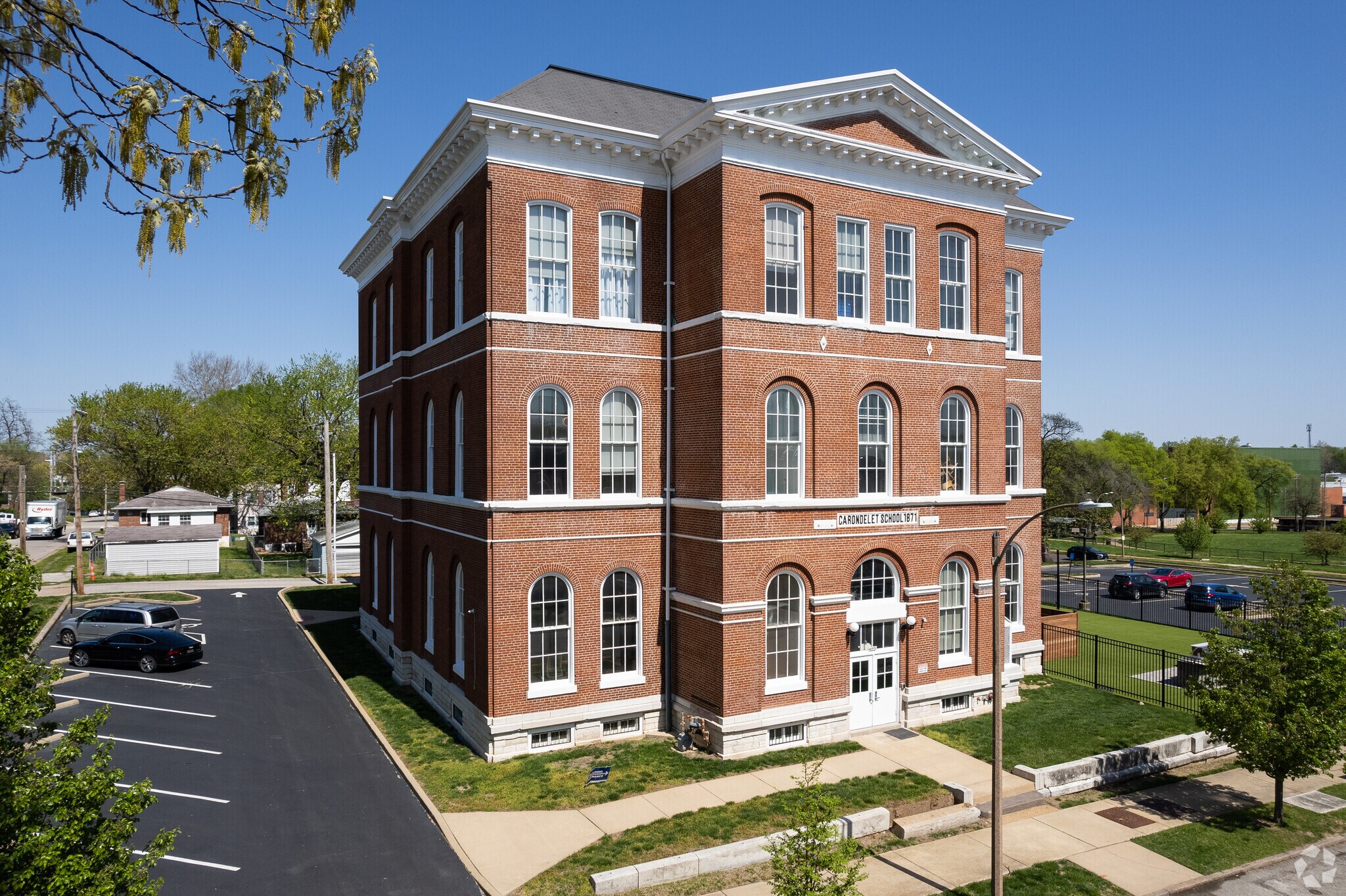 8221 Minnesota Ave, Saint Louis, MO for lease Primary Photo- Image 1 of 7