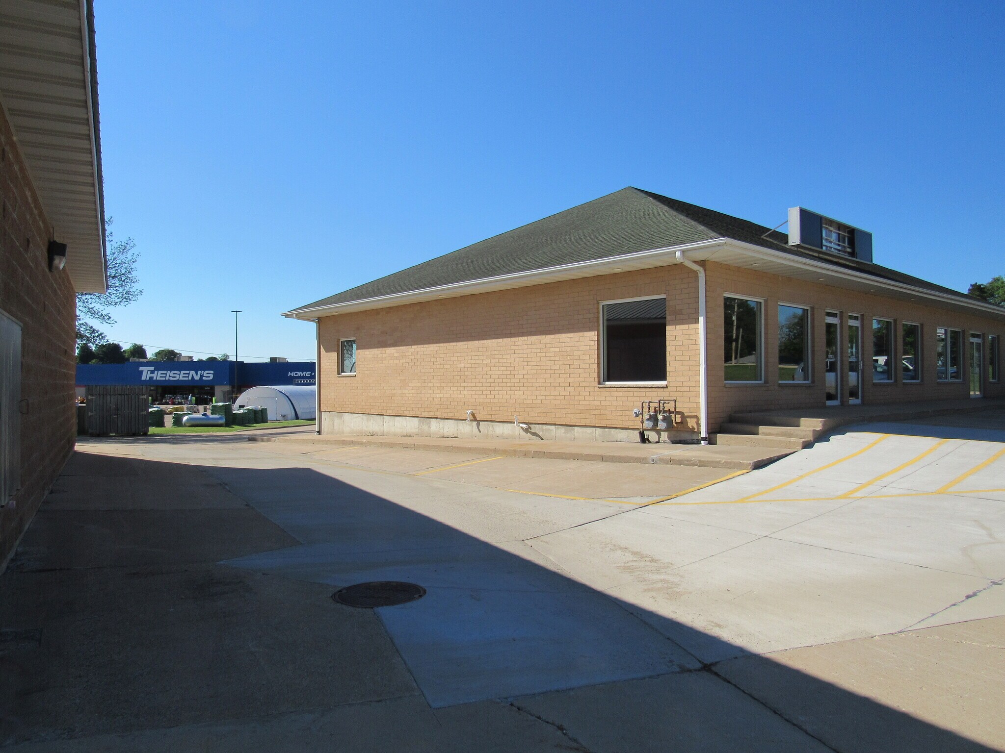 18035 Hwy. 64, Maquoketa, IA for sale Primary Photo- Image 1 of 1