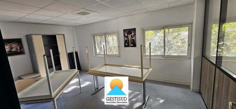 Office in Gémenos for lease - Interior Photo - Image 2 of 6