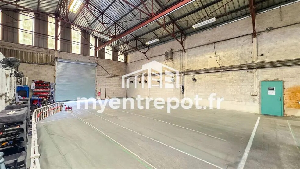 Flex in Marseille for lease - Building Photo - Image 3 of 6