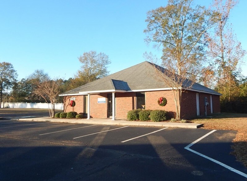 307 Apache Dr, Mccomb, MS for sale - Primary Photo - Image 1 of 1