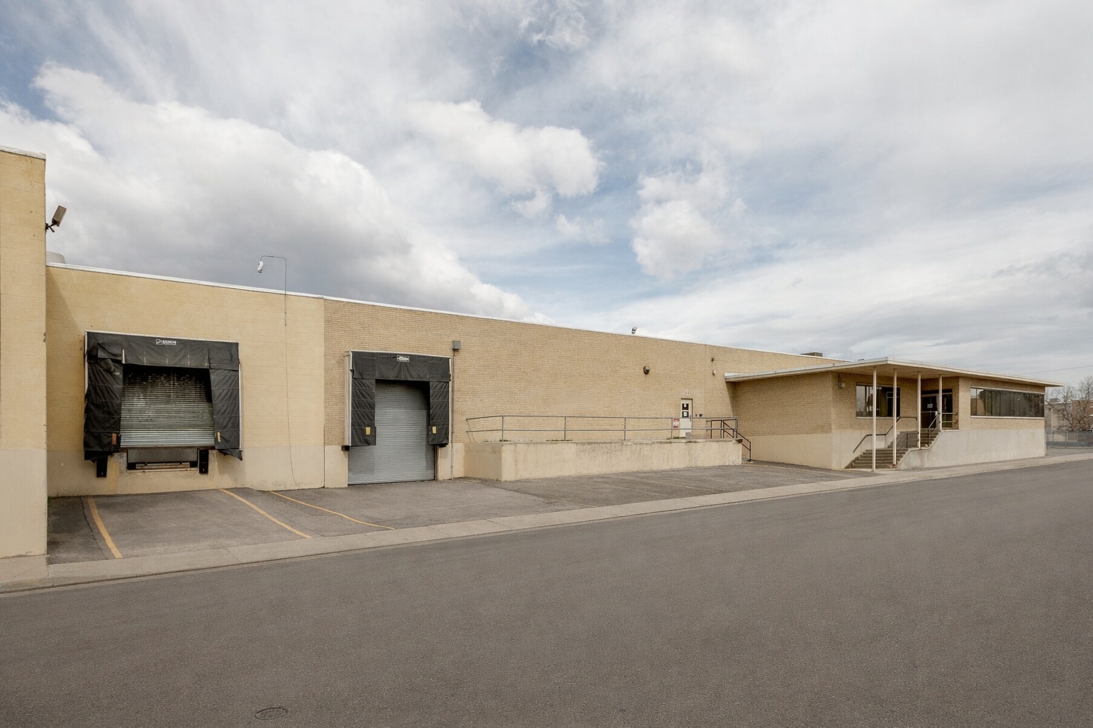 677 Alcott St, Denver, CO for lease Building Photo- Image 1 of 2