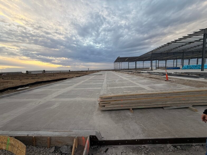 5447 Sunflower Ct, Bel Aire, KS for lease - Building Photo - Image 2 of 8