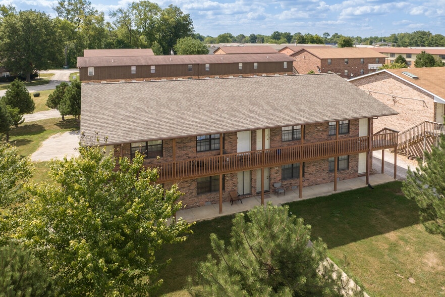 Pheasantwood Apartments portfolio of 12 properties for sale on LoopNet.com - Building Photo - Image 1 of 28