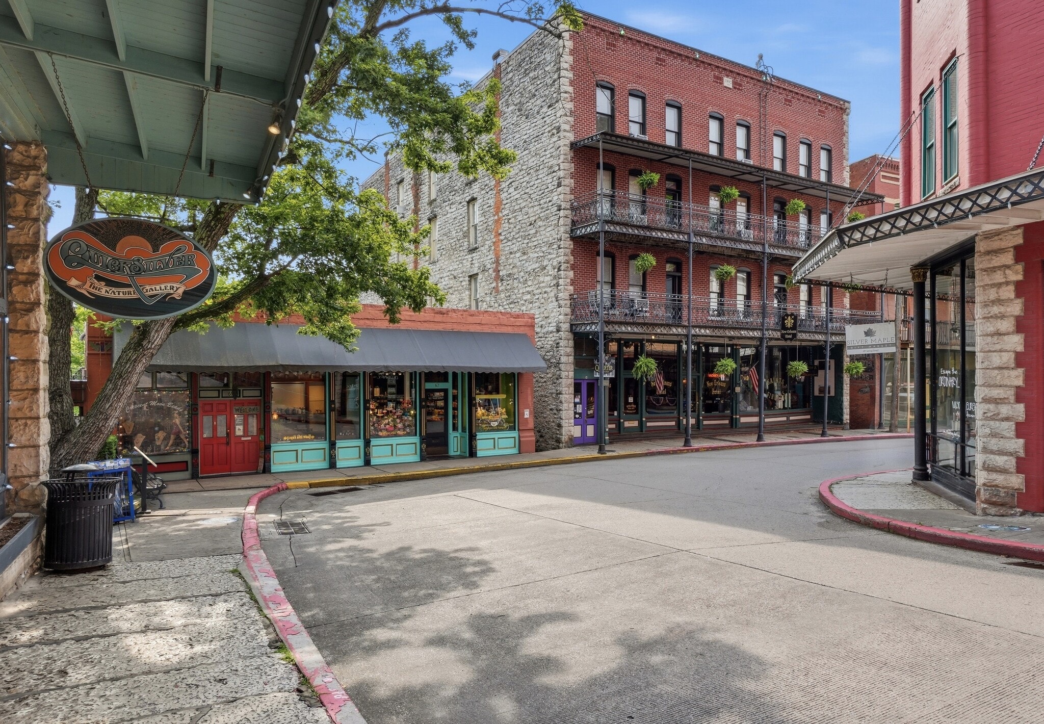 65 Spring St, Eureka Springs, AR for sale Primary Photo- Image 1 of 31