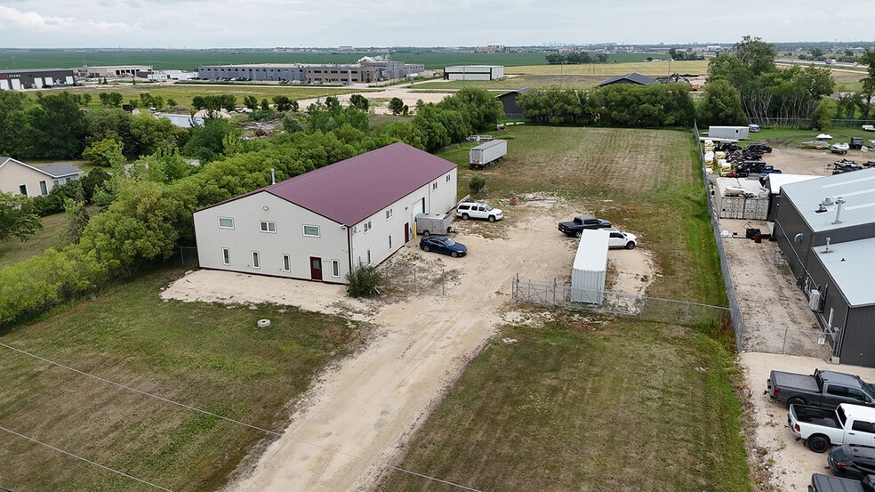 377 Cameron St, Headingley, MB for sale - Primary Photo - Image 1 of 9