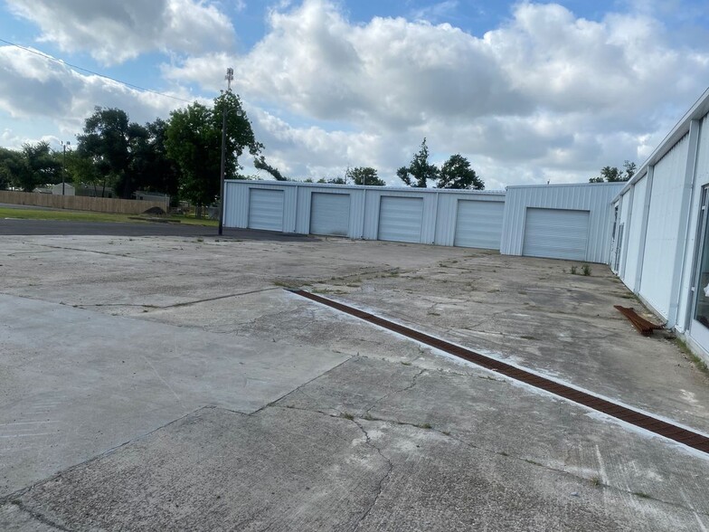 1035 E Napoleon St, Sulphur, LA for lease - Building Photo - Image 3 of 5