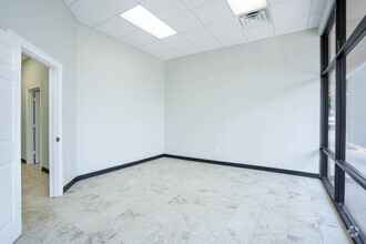 7902-7904 Broadway St, Pearland, TX for lease Interior Photo- Image 2 of 12