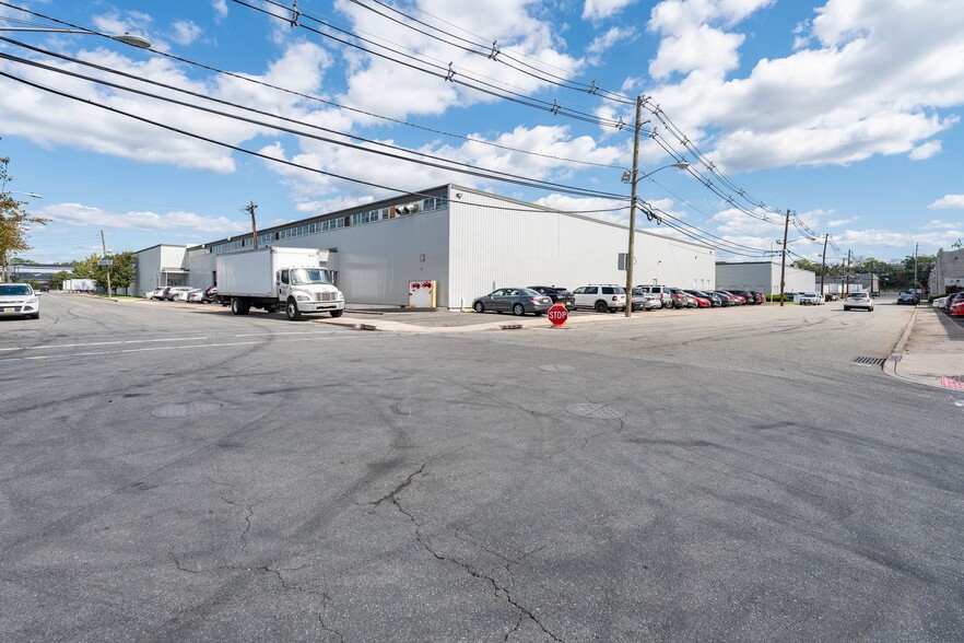 75 Wood St, Paterson, NJ for lease - Building Photo - Image 3 of 12