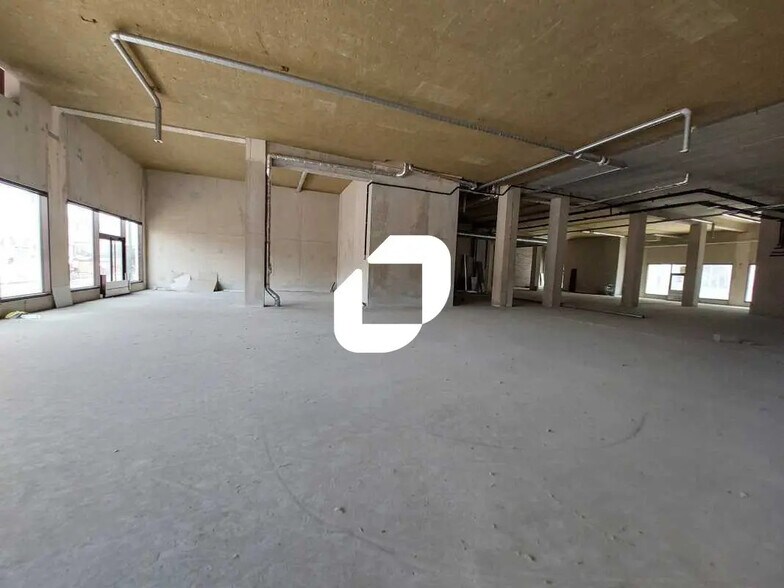 Retail in Nîmes for lease - Interior Photo - Image 2 of 13