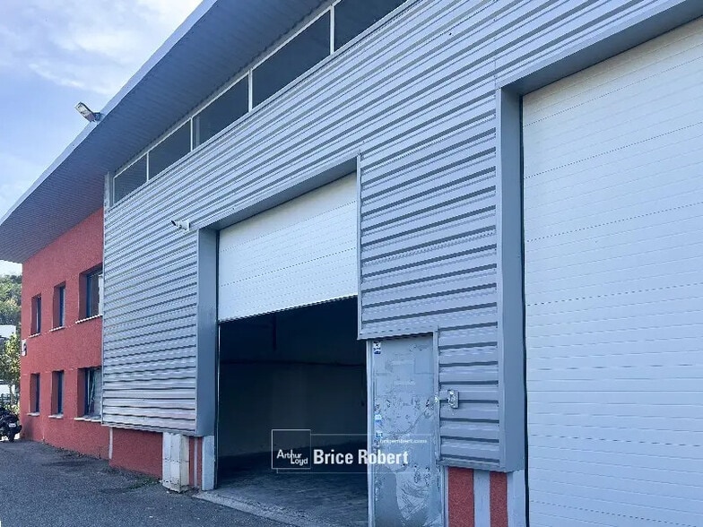 Flex in Brignais for lease - Building Photo - Image 1 of 6