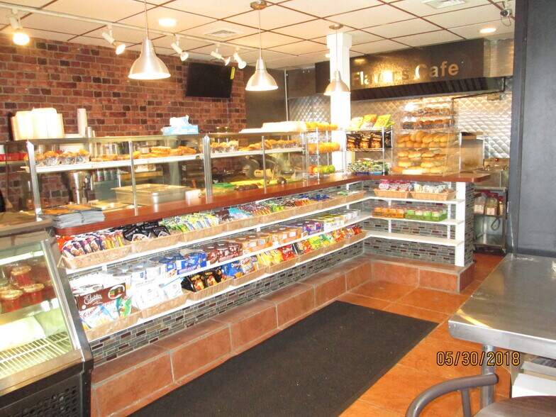 230 Hilton Ave, Hempstead, NY for sale - Interior Photo - Image 1 of 1