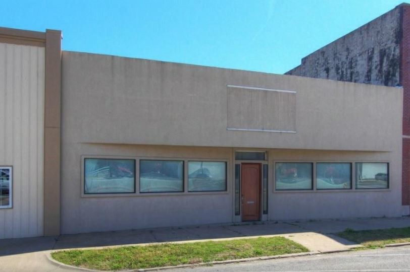 220 N Maple St, Nowata, OK 74048