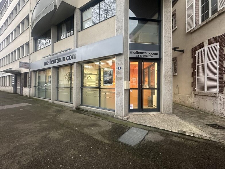 Retail in Chartres for lease - Building Photo - Image 1 of 13