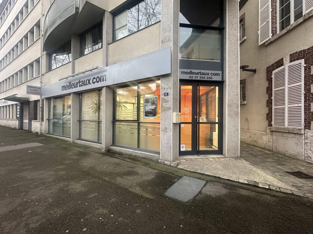 Retail in Chartres for lease Building Photo- Image 1 of 14