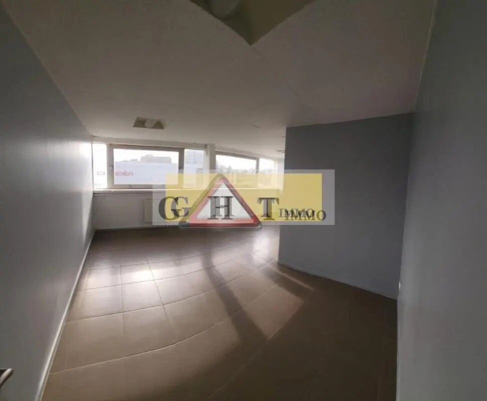 Office in Boissy-Saint-Léger for lease Interior Photo- Image 1 of 3