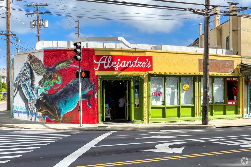 Kapahulu Portfolio portfolio of 2 properties for sale on LoopNet.com - Primary Photo - Image 2 of 3