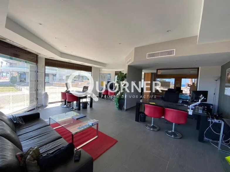 Retail in Fréjus for lease - Building Photo - Image 2 of 4