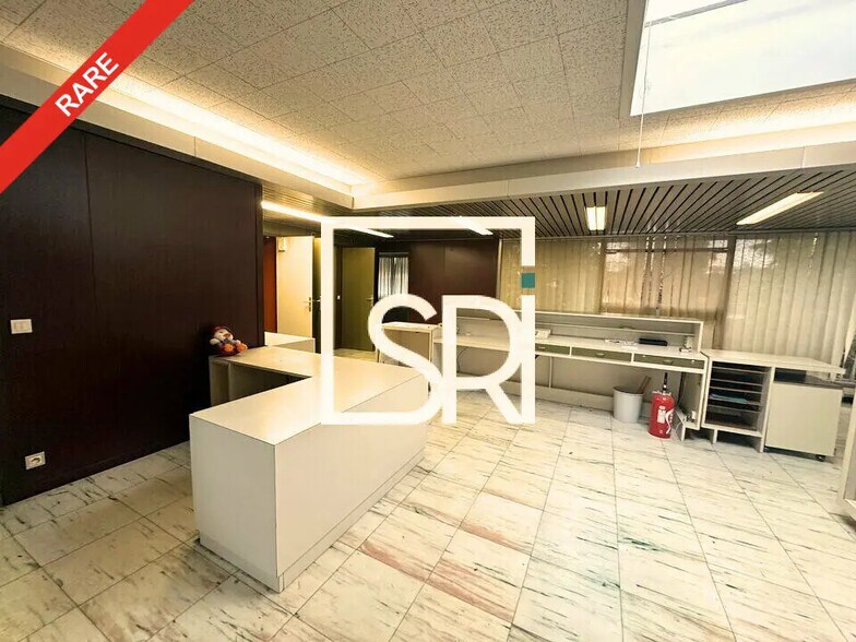 Retail in Issoire for lease - Building Photo - Image 2 of 21