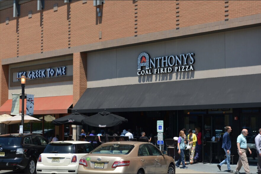 Route 3, Clifton, NJ 07012 The Promenade Shops at Clifton