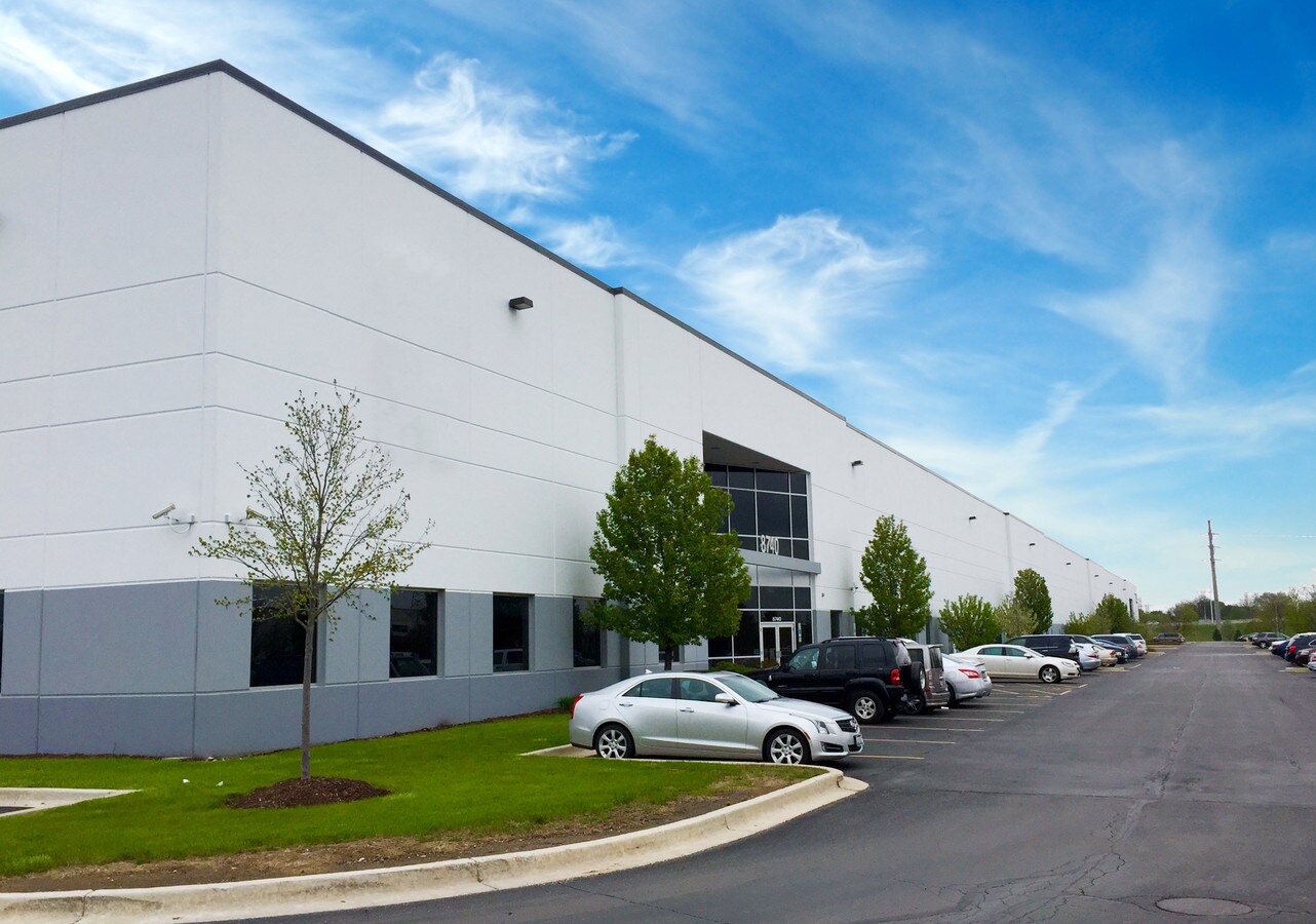 87108740 W 50th St, McCook, IL 60525